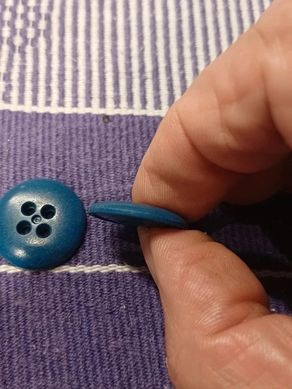 2 botones azules de 4 agujeros en muy buen estado diámetro 21 mm 1e – photo 3